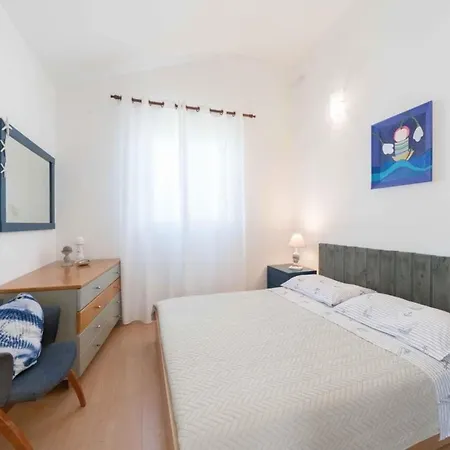 4 Bedroom Amazing Home In Povljana Feriehus *