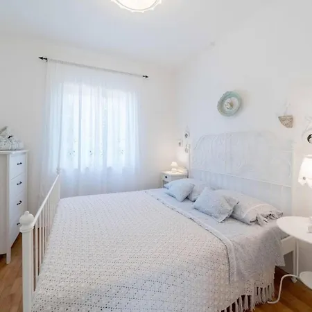 Feriehus 4 Bedroom Lovely In