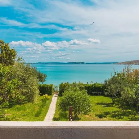 4 Bedroom Amazing Home In Povljana Holiday home Povljana