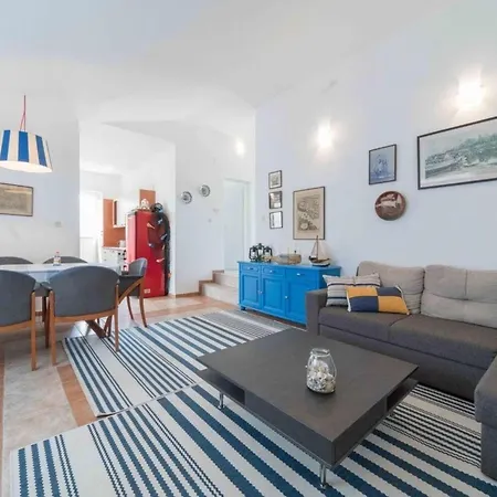 4 Bedroom Amazing Home In Povljana Holiday home