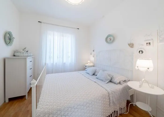 Feriehus 4 Bedroom Lovely In