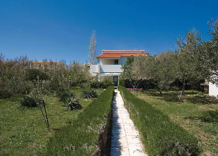 4 Bedroom Lovely In * Povljana