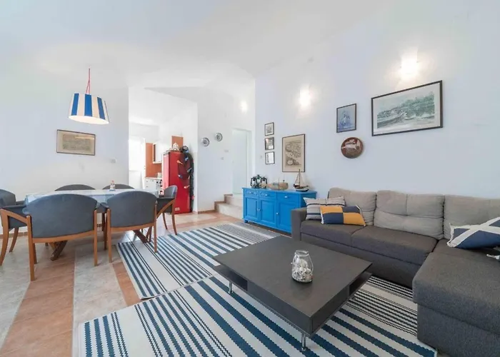 4 Bedroom Lovely In Feriehus